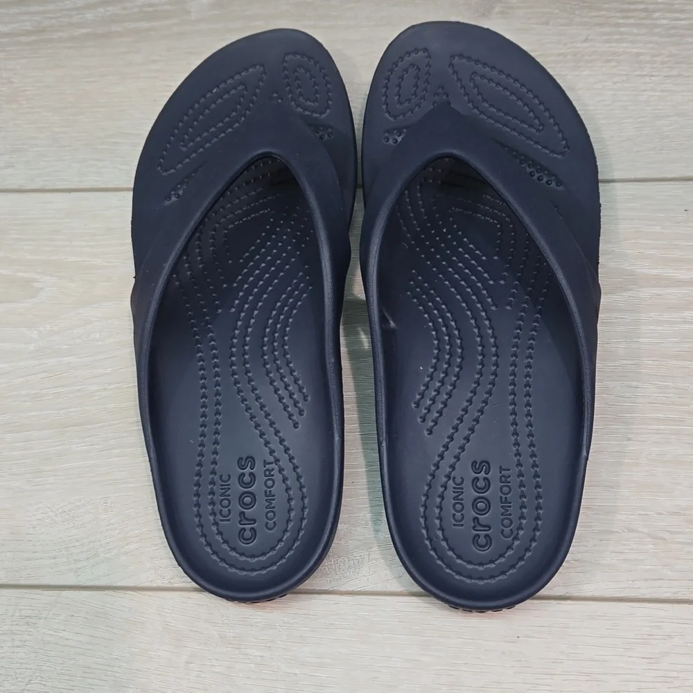 Crocs Women Outdoor Thong Flats rubber sandals shoes sz 8